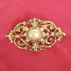 Gold Tone Metal Filigree Faux Pearl Cluster Brooch Pin, Asymmetrical