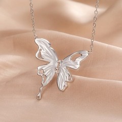 Women’s Stainless Steel Butterfly Pendant Necklace Fashion Collarbone Chain