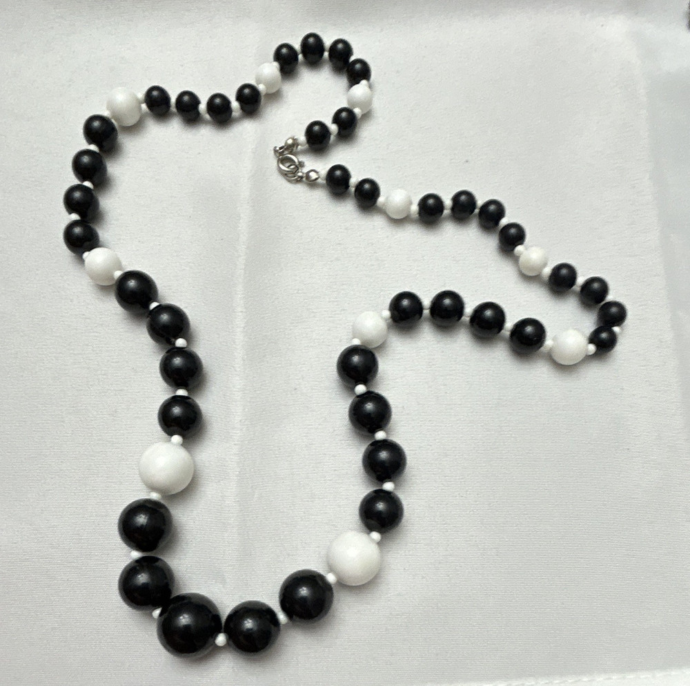 Black & White Round Plastic Beaded Necklace, Ball/Bead Chain, Spring Ring