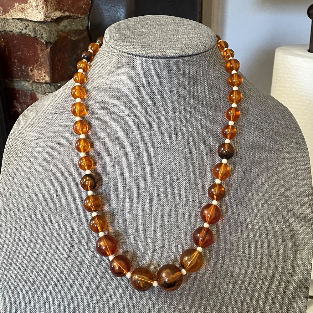22″ Vintage Gold Circle Clasp Clear Amber Acrylic Beads w Cream Bead Necklace MC