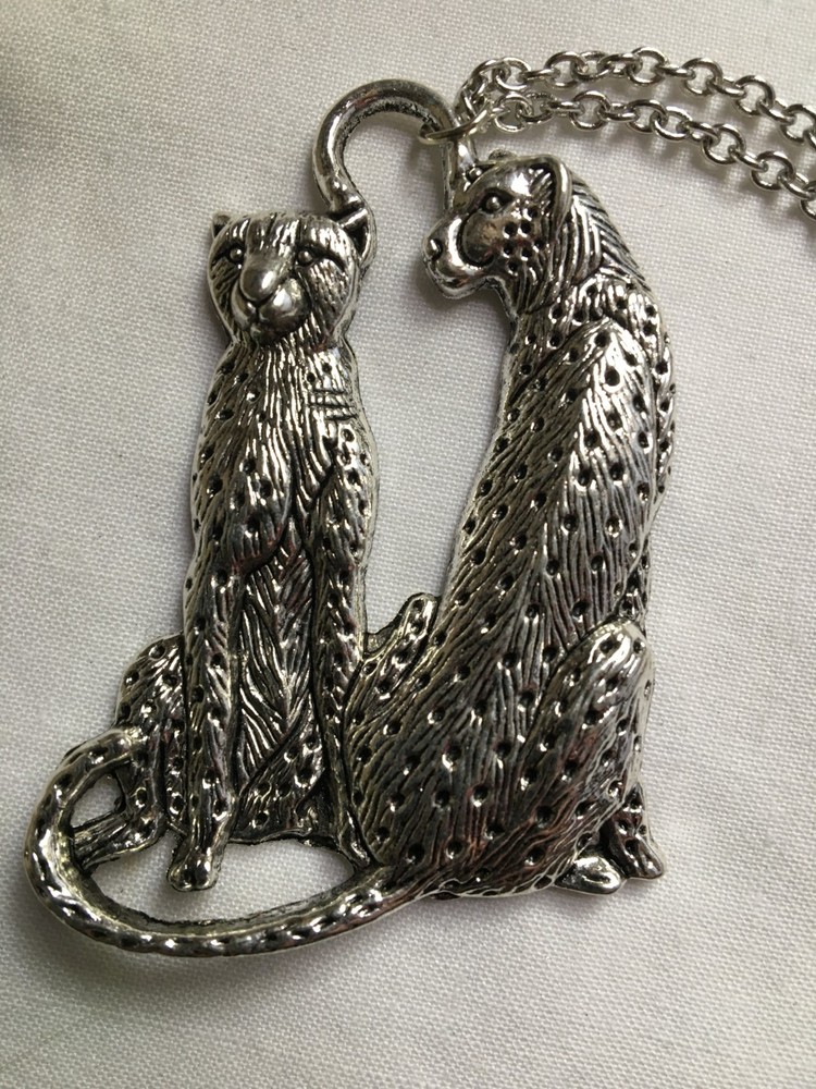 LEOPARD or CHEETAH? – PENDANT – Detailed Necklace 18″ Chain – New