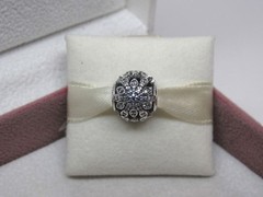 New NO BOX Pandora Crystalized Snowflakes Charm 791760NBLMX Holiday Winter