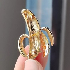 Fashion Rhinestone Banana Brooch Pin Badge Fruit Pin Women Corsage Jewelry Gift
