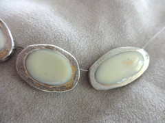 UNSIGNED BRUTALIST MODERNIST POURED GLASS OR RESIN SILVER NECKLACE WIRED GUC