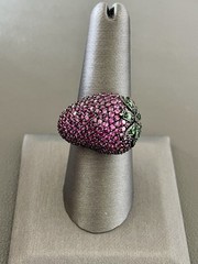 VINTAGE RING 925 STERLING STRAWBERRY LAB RUBY & EMERALD RING. SIZE 8 (H78)
