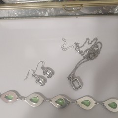 Green Crystal Silver Tone Set Necklace Pendant Earrings Bracelet