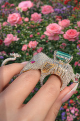 Queen Elephant 3 Finger Ring Emerald Ruby Austrian Crystals Platinum Plated Sz 8