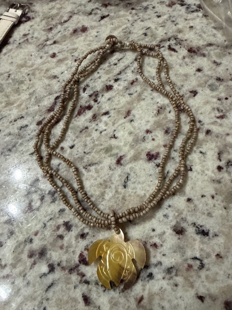 Shell turtle shape necklace