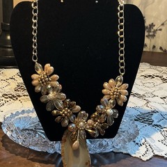 Gold Tone Floral Statement Cable Chain Necklace Teardrop Beige Agate Pendant