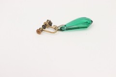 SINGLE Vintage unsigned Miriam Haskell Earring Gripoix Green Glass Screwback