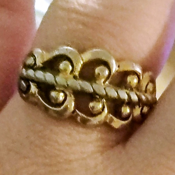 Gold Color Scroll Design Band Ring Size 6 No Stone Pre-Owned Metal Unknown