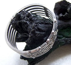Vintage Hollywood Regency clamper bracelet 1980s NO USA IMPORT FEES