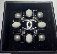 Authentic Chanel CC Brooch – 08C Made in France – For Repair/Parts