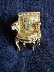 KARL LAGERFELD – VINTAGE MID 80’s – LOUIS XVI CHAIR PIN – VELVET BAG