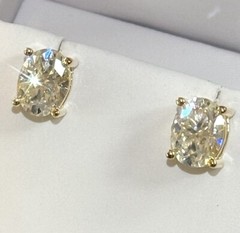 Oval Cut Moissanite Stud Earrings Certified VVS1 – 925 Silver or 14K Gold