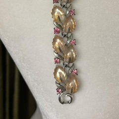 Vintage Lisner Silver Tone Leaf Link Bracelet Pink with Lobster Clasp