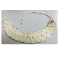 Source Unknown Cream Collar with Elegant Design