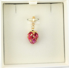 New 100% Authentic SWAROVSKI Pave Red Strawberry Idyllia Charm Pendant 5743136