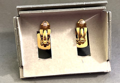 LALIQUE France Forest Green Crystal Cabochon Clip On Earrings 1″ Wide NIB