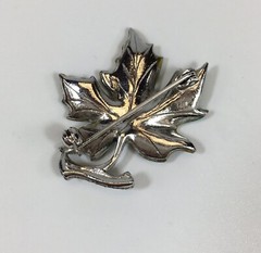Vintage Silver Plated Enamel Effect Marcasite Maple Leaf Brooch 3.5cm Wide