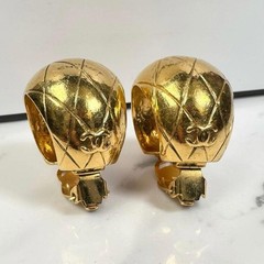 Authentic Chanel Matelasse Coco Mark Logo Vintage Earrings Gold Vintage 93A