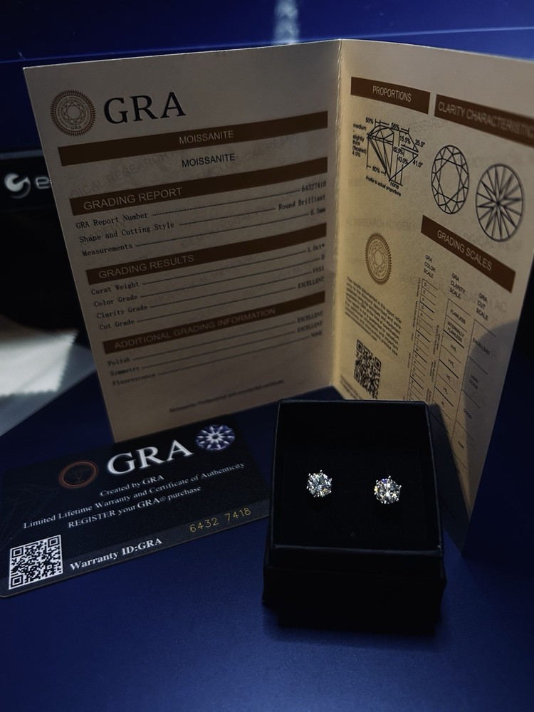 VVS1 Round Brilliant Moissanite Stud Earrings 6.5mm GRA