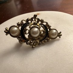 Gold Tone Oval Black Enamel Brooch Pin w/ 3 Round White Simulated Pearls