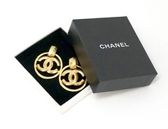 CHANEL Turnlock Turn lock Round Dangle Earrings Gold Tone 96P Auth w/Box #2355