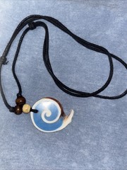 Del Sol Color Changing Swirl Shell Necklace Preowned