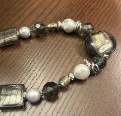 Heavy black, gray, & silver tone chunky beaded necklace: lobster closure w/ ext