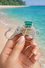 Queen Elephant 3 Finger Ring Emerald Ruby Austrian Crystals Platinum Plated Sz 8