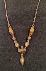 This vintage necklace features amber-color facet beads set in a gold-tone metal.