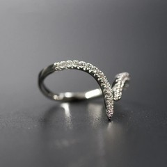 18k Gold Plated Simulated Diamond Small V Ring Gorgeous Women Fashion Jewelry