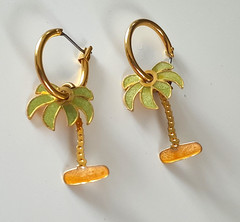 Tropical Palm Tree Gold Tone Dangle/Drop Pierced 1.5″ Hoop Swinging Earrings