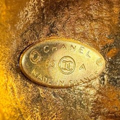 Authentic Chanel Matelasse Coco Mark Logo Vintage Earrings Gold Vintage 93A