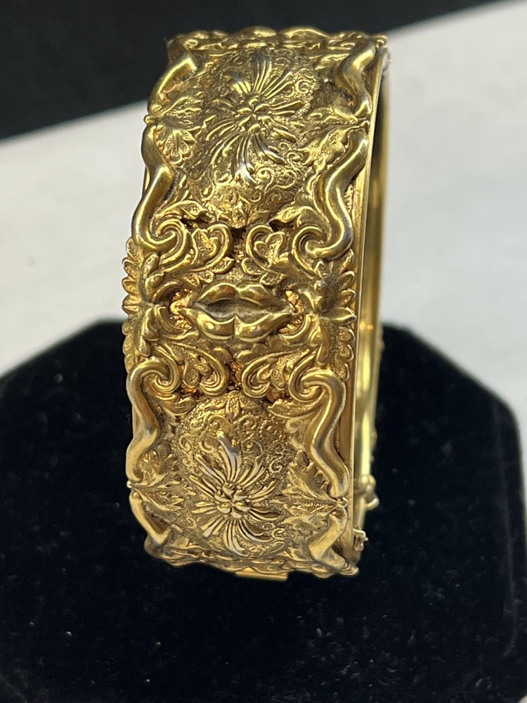 Lisner Gold Tone Ornate Carved Cuff Hinged Bracelet Floral Safety Chain Large