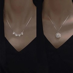 Four Leaf Clover Magnetic Folding Heart Crystal Pendant Necklace- Elegant