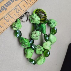 Necklace Stone Beaded Green Bottle Cap Pendant Silver Tone 17 Inch