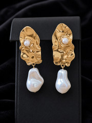 Gold Tone Hammered Organic Faux Baroque Pearl Drop Earrings Pierced