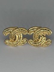 Authentic Vintage Chanel CC Logo Matelasse Quilted 24K GP Clip On Earrings 2433
