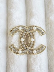 2019S CHANEL CLASSIC GOLD LARGE CC LOGO PEARLS CRYSTALS BROOCH PIN