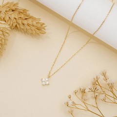 Lab Grown 1.00 Ct Round EF VS Diamond Small Clover Necklace in 14K Solid Gold