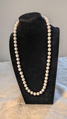NECKLACE – vintage – made in HONG KONG – signed – white beads – single strand