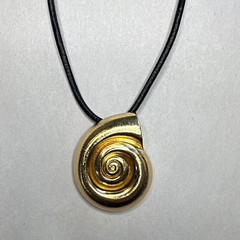 Lili Clasp Brand Gold Tone Spiral Shell Amulet Pendant Necklace