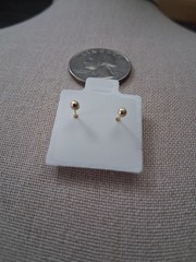 Aretes Broquel flor de 10K / 10k Studs Earrings flower style. dark green.