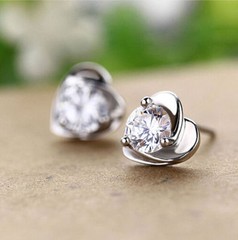 New White Gold Plated Silver Clear White CZ Heart Shape Stud Earrings