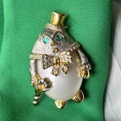KJL Penguin Brooch Pin Gold Tone