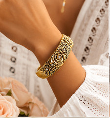 Gold Tone Rose Floral Hinged Bangle Bracelet Crystal Vintage Style Cuff Women