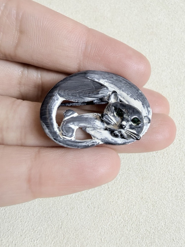 Vintage brooch clay sleeping cat with a brushed black and white finish