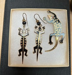 Laurel Burch set lizard broach pin dangle earrings excellent preowned condition